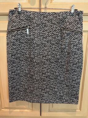 Michael Kors Skirt with side zipper and front zippered pockets